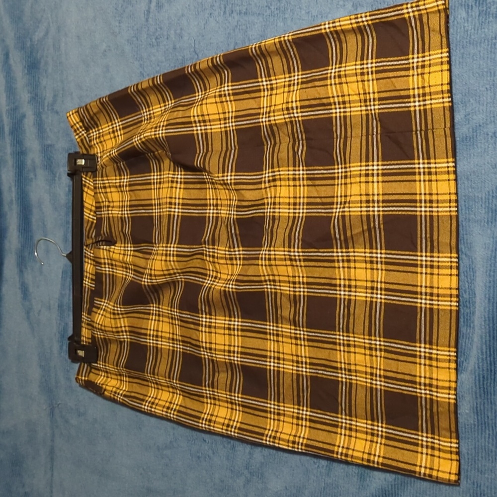 Yellow and black plaid skirt.
